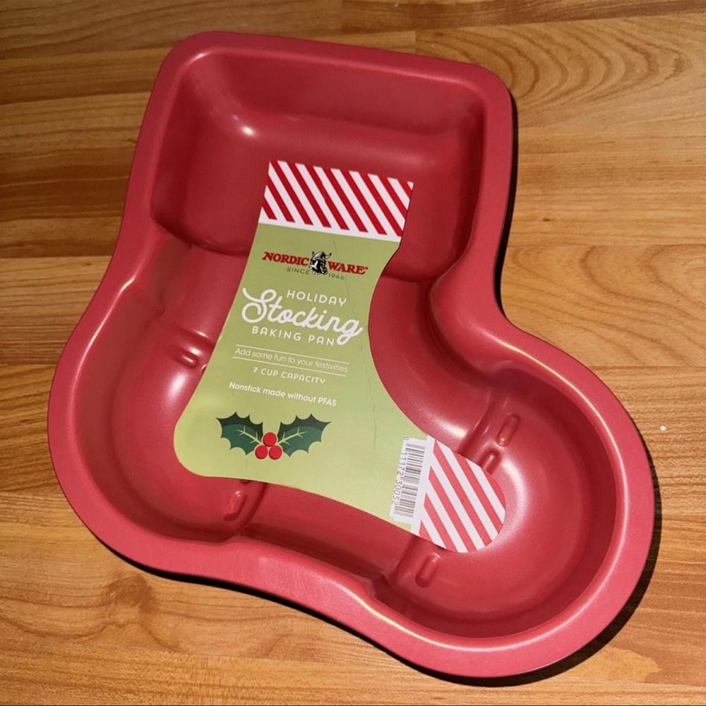 NEW Nordic Ware Holiday Stocking Baking Pan 7 Cup Capacity Made Without PFAS